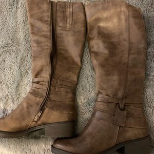 Size 6.5 women’s brown riding boots